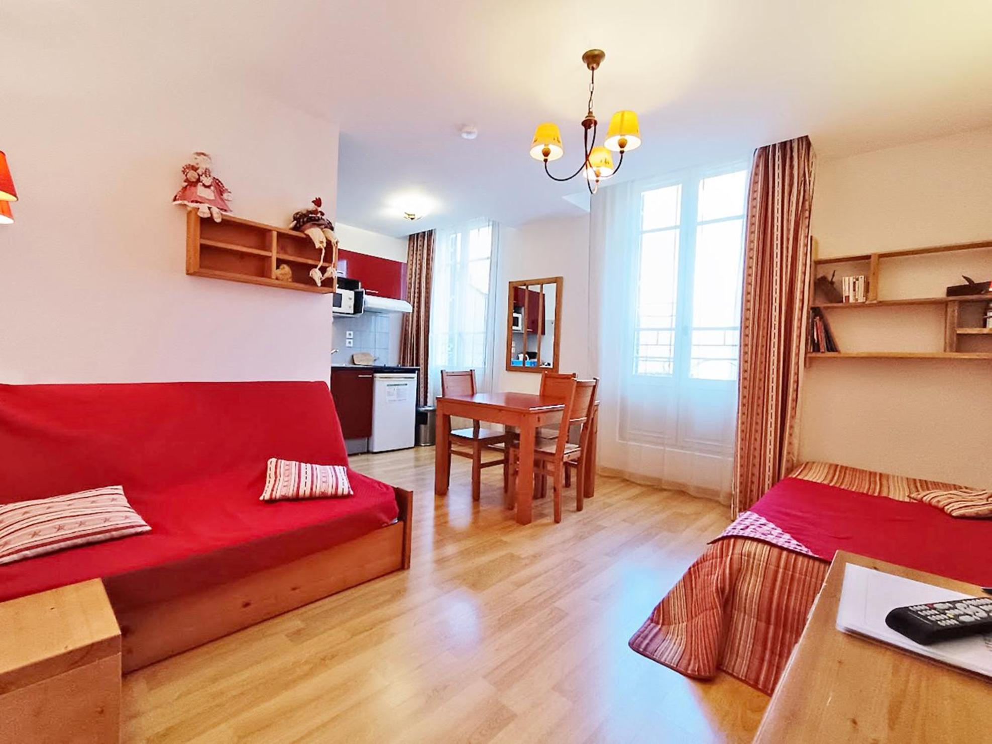 Le Bouquetin, Studio, Centre Luchon, Wifi, Casier A Skis, Ascenseur, 3 Personnes Bagnères-de-Luchon エクステリア 写真