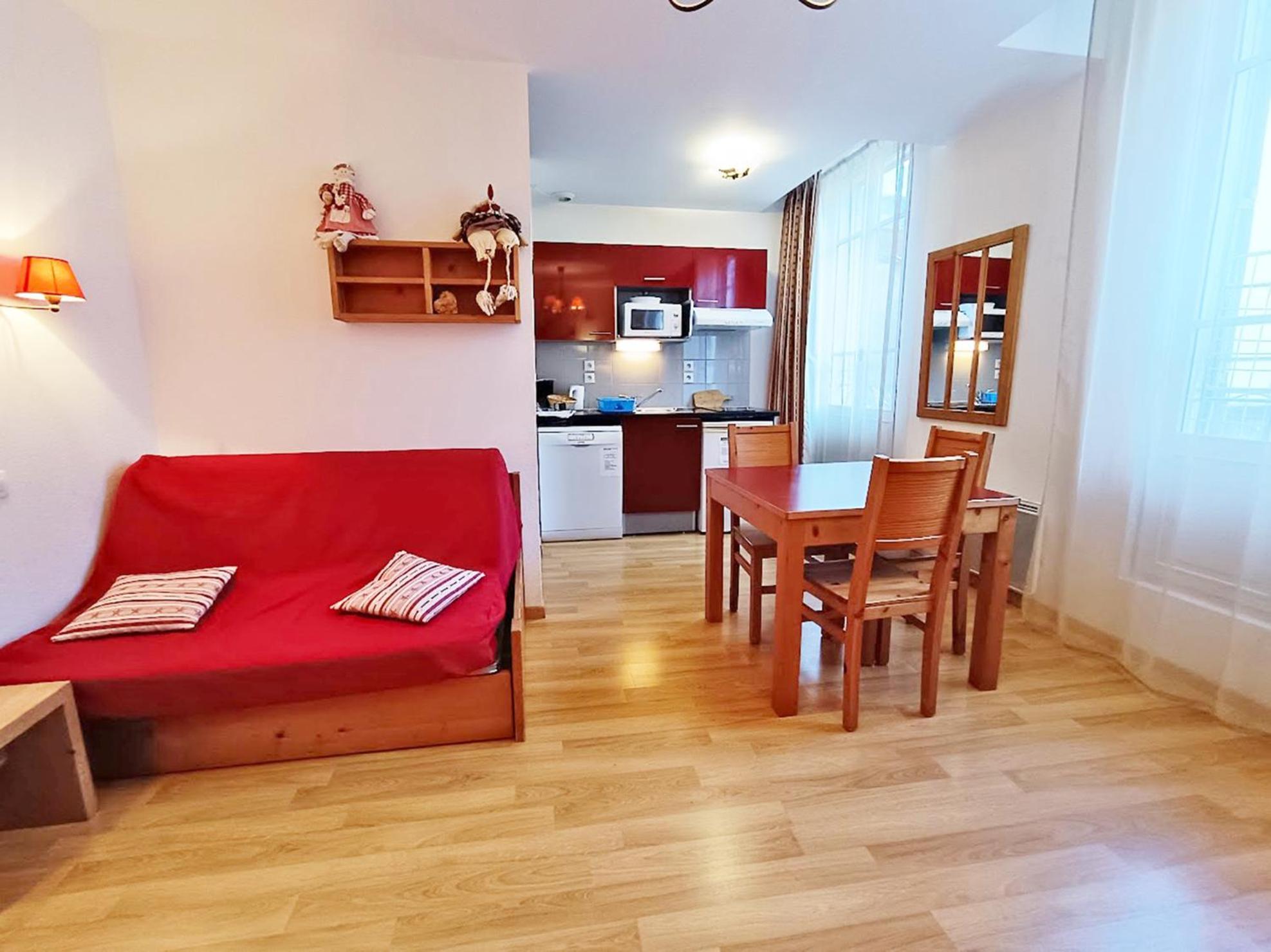 Le Bouquetin, Studio, Centre Luchon, Wifi, Casier A Skis, Ascenseur, 3 Personnes Bagnères-de-Luchon エクステリア 写真